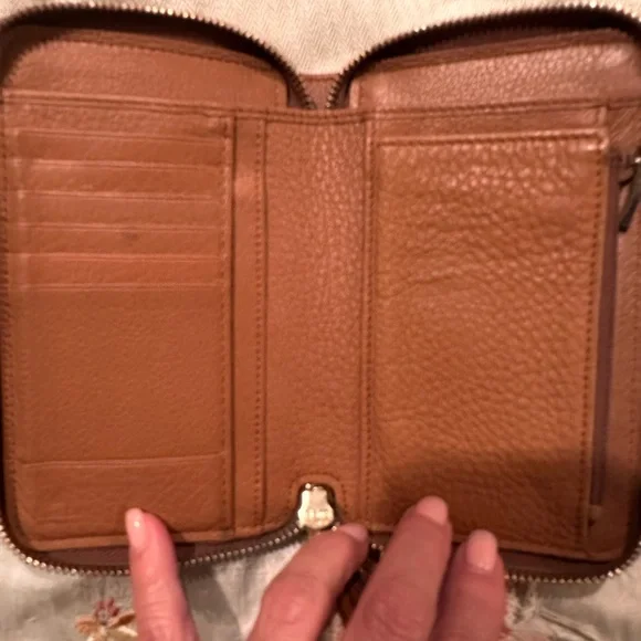 Gucci Brown Leather Zip Around Wallet with Tassel - Picture 6 of 11